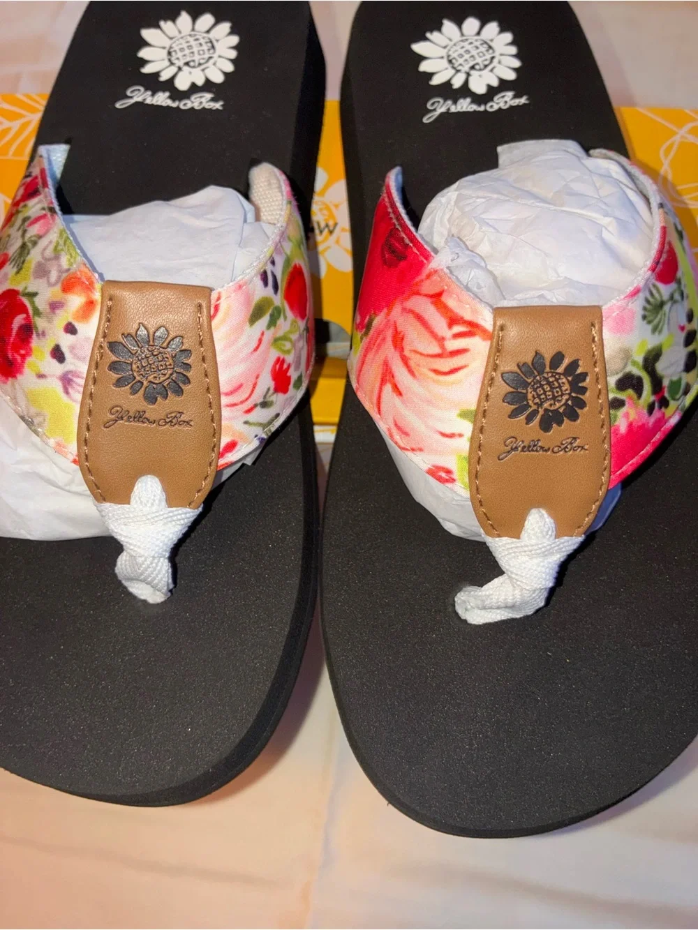 NEW Yellow Box Fanya Floral Wedge Flip Flops Sandals Sz 7M - Picture 2 of 3